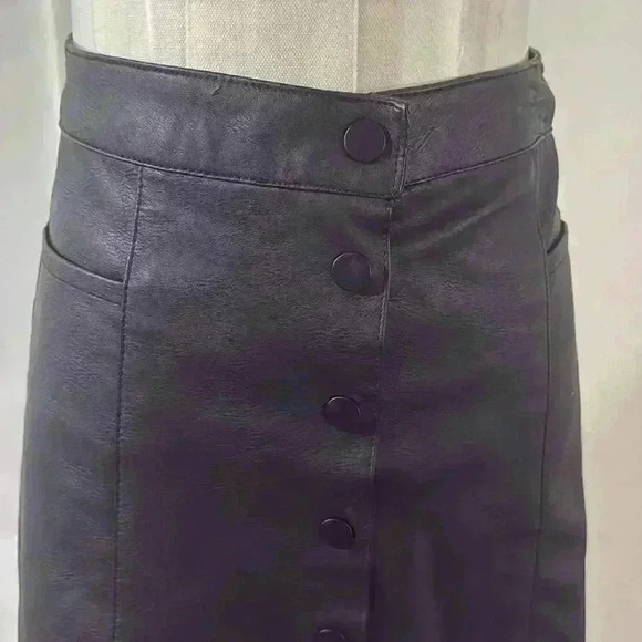 Faux Leather Black Mini Skirt Size 2 - Picture 2 of 5